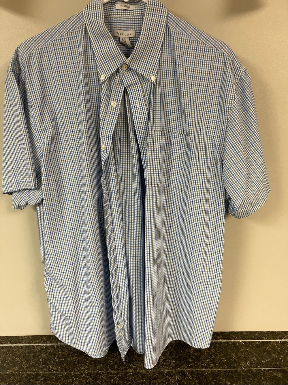 5 mens SS button down shirts
3 chaps , 1 cremieux , 1 van heusen all XL - Picture 8 of 11